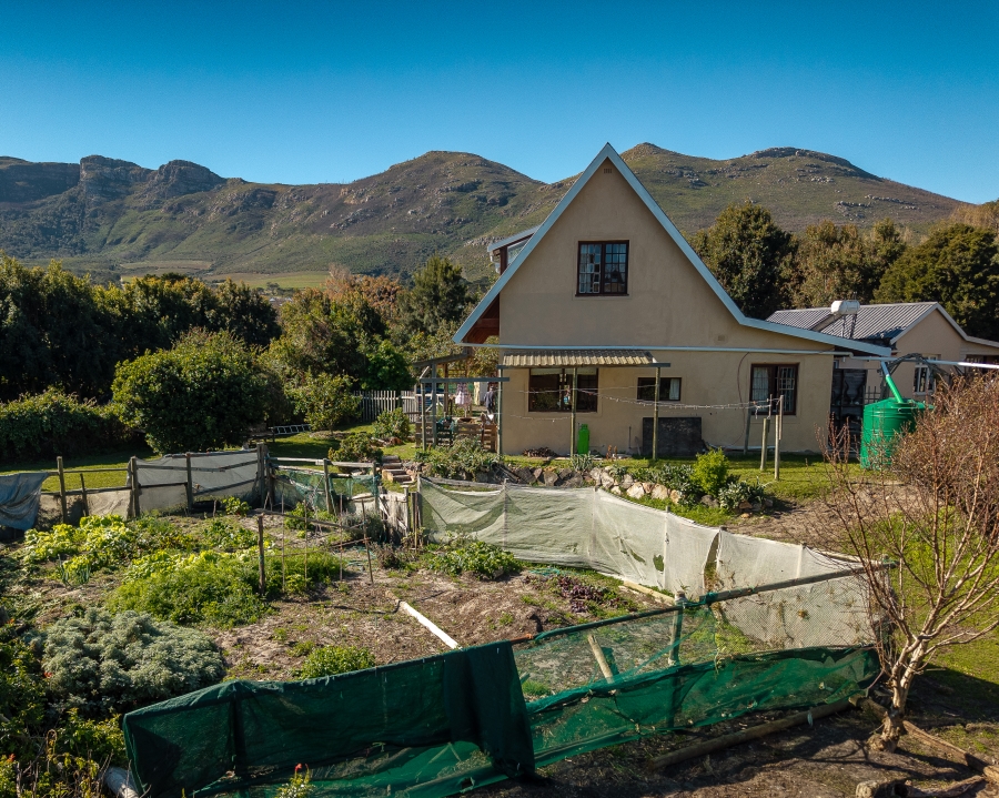 4 Bedroom Property for Sale in Meadowsteads Western Cape